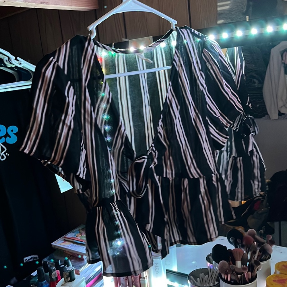 tie/ adjustable jacket or crop top. sky and sparrow size medium